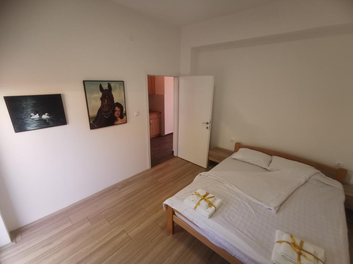 Crown Apartments Skopje Esterno foto