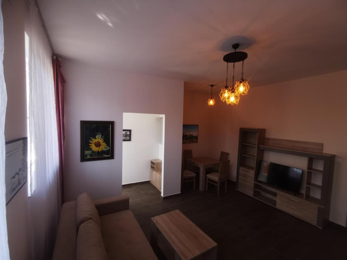 Crown Apartments Skopje Esterno foto